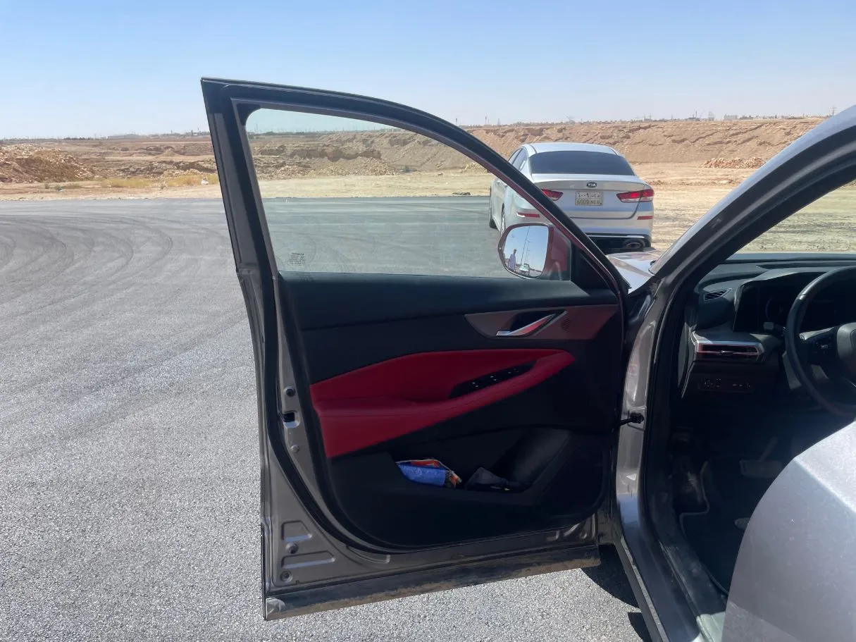 Car image 10