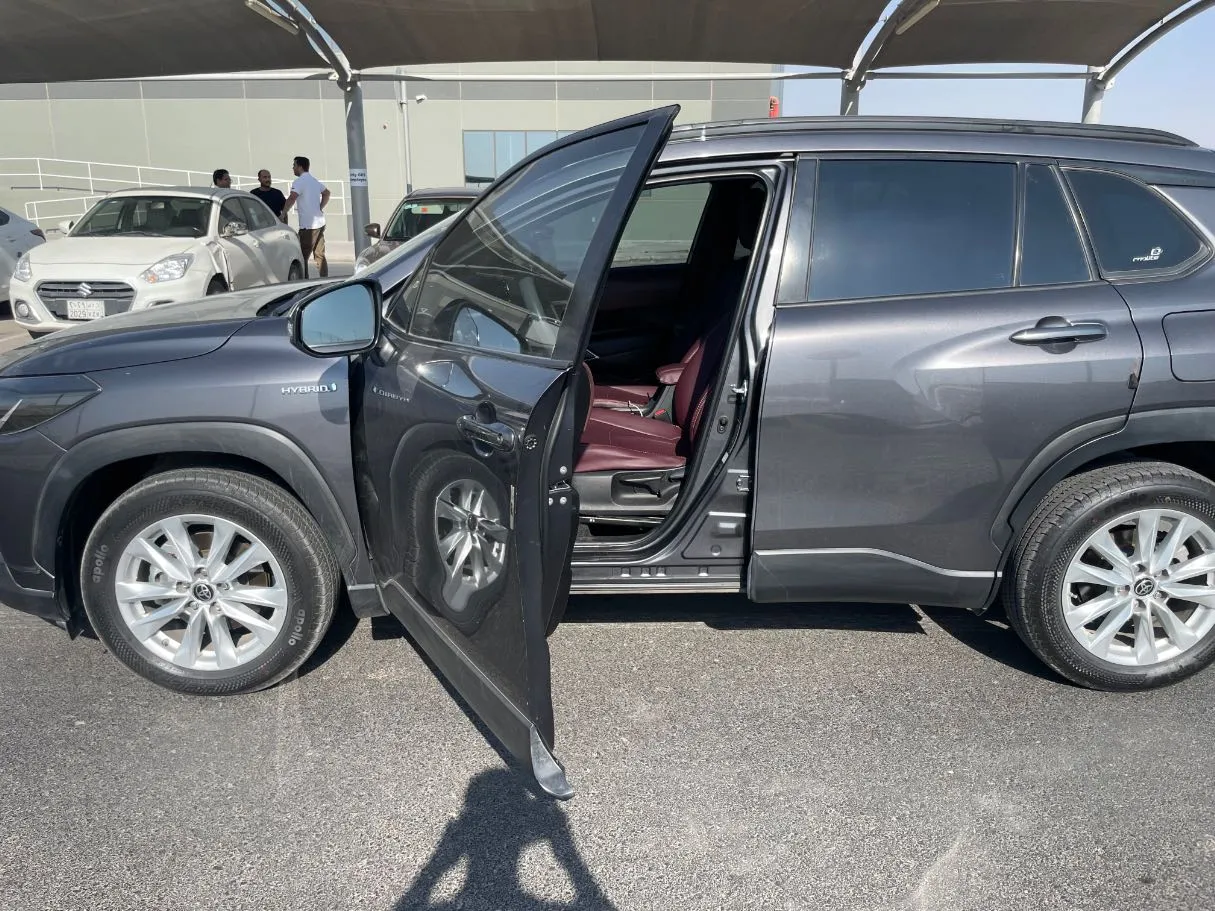 Car image 11