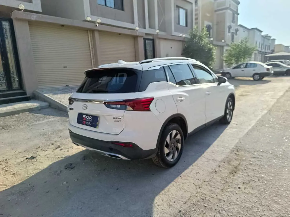 Car image 5