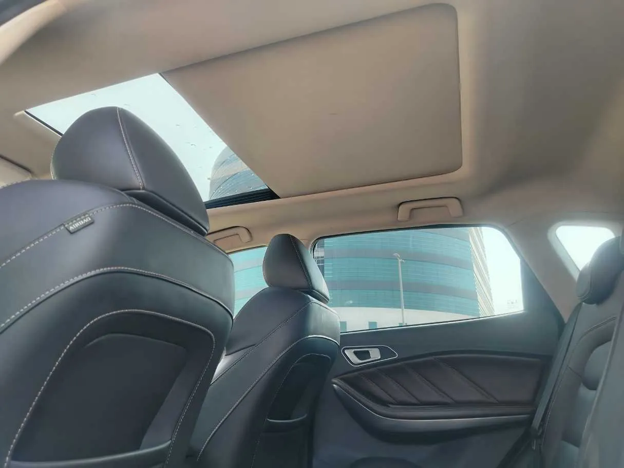 Car image 18