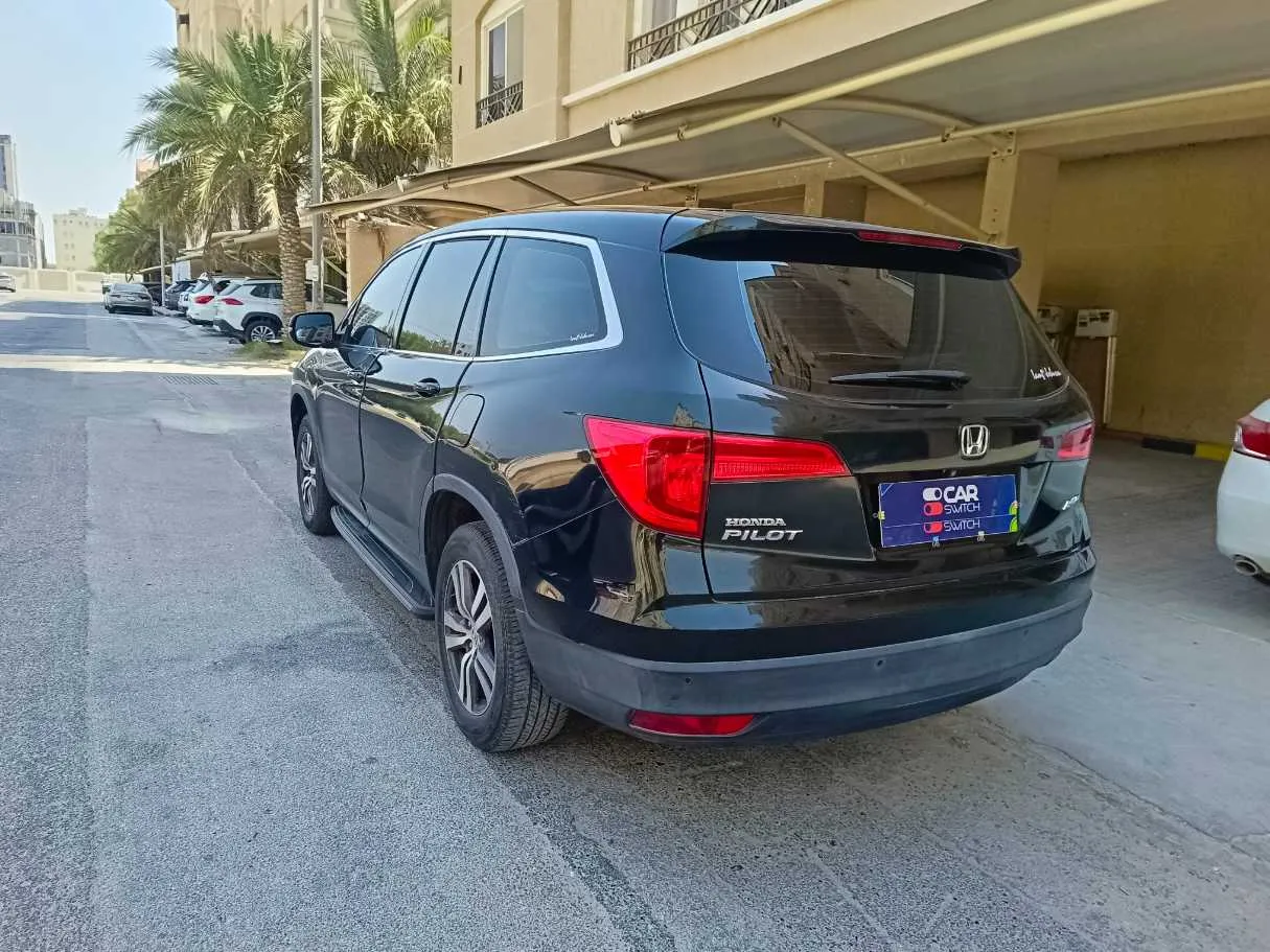 Car image 7
