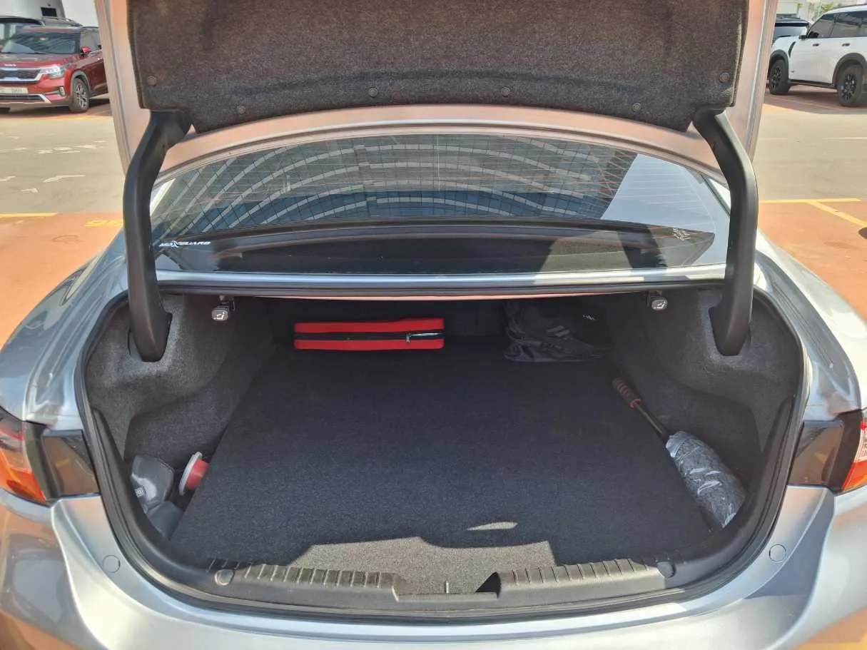 Car image 21