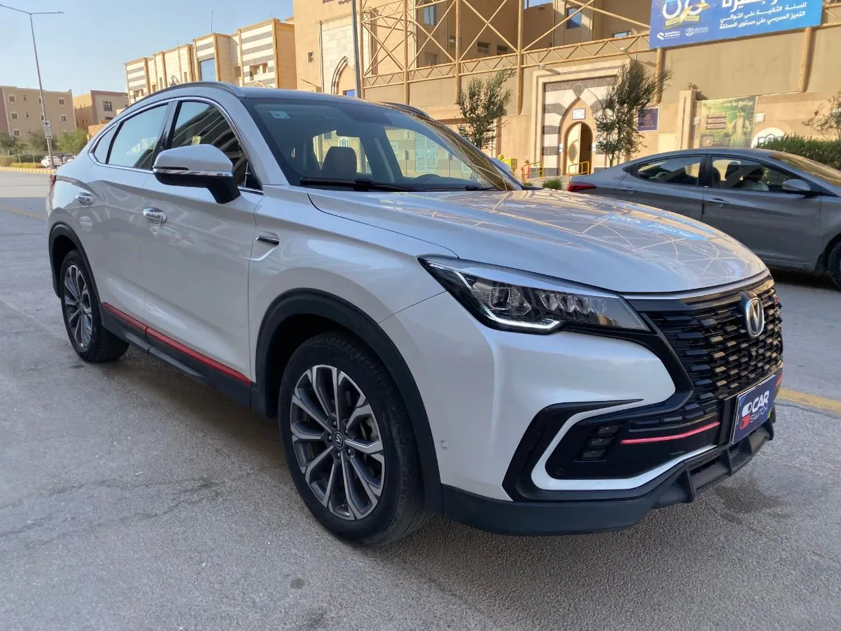 Car image 3