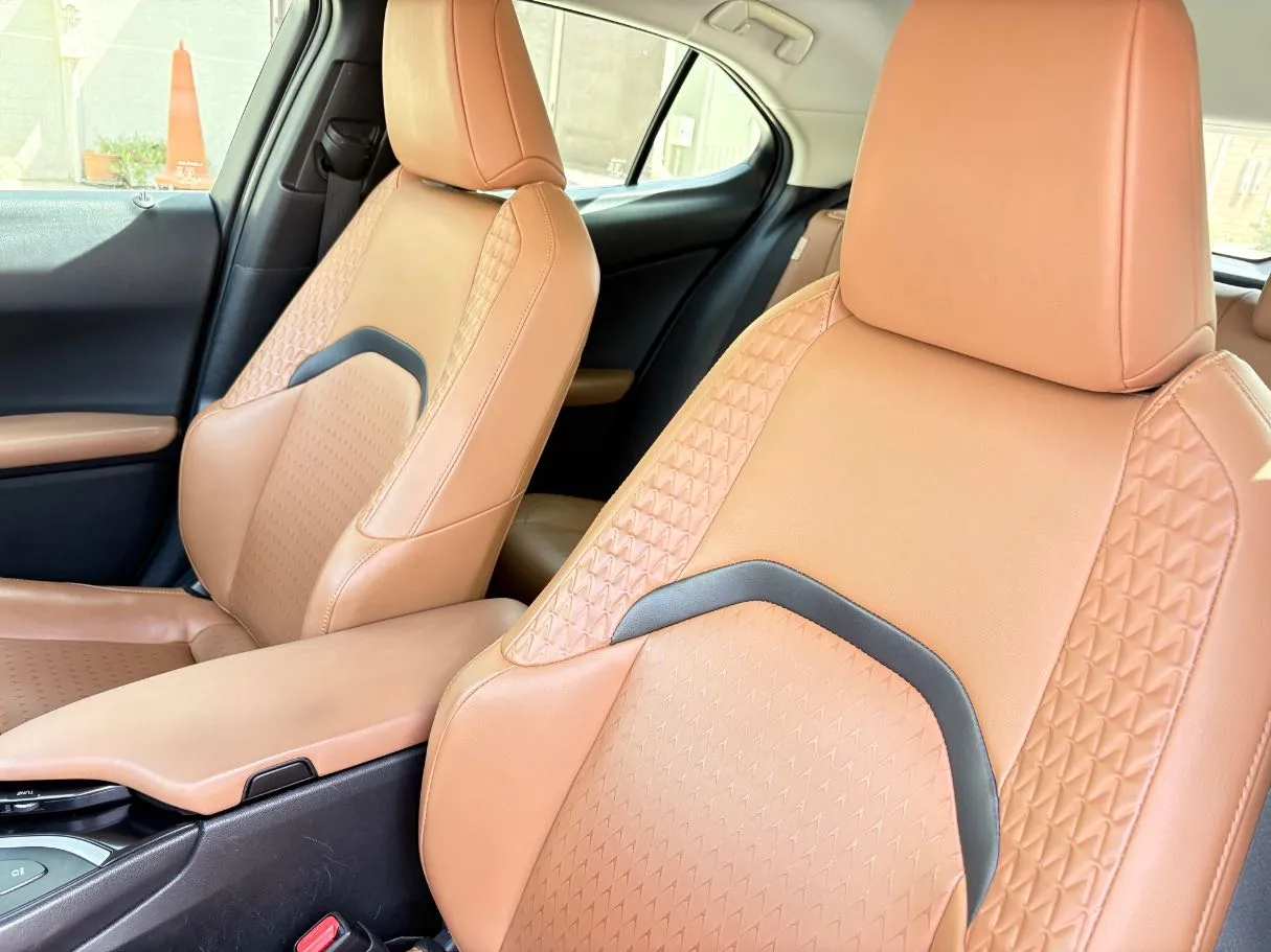 Car image 13