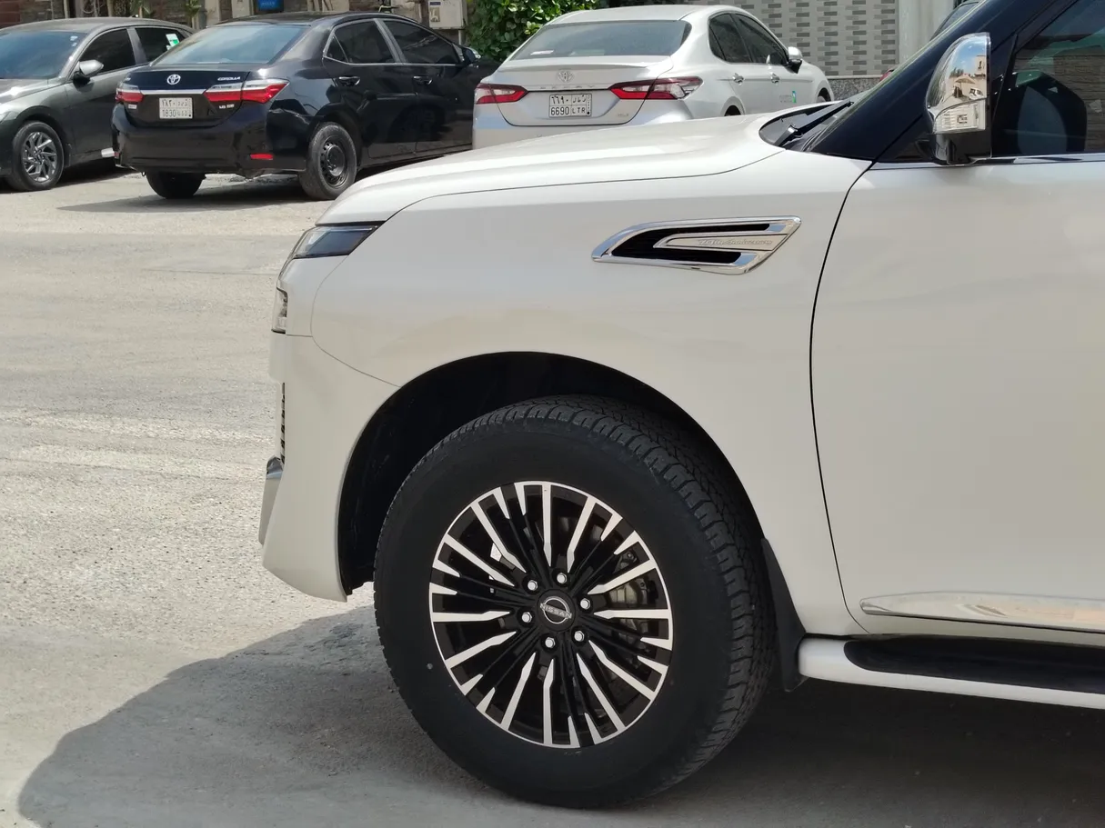 Car image 9