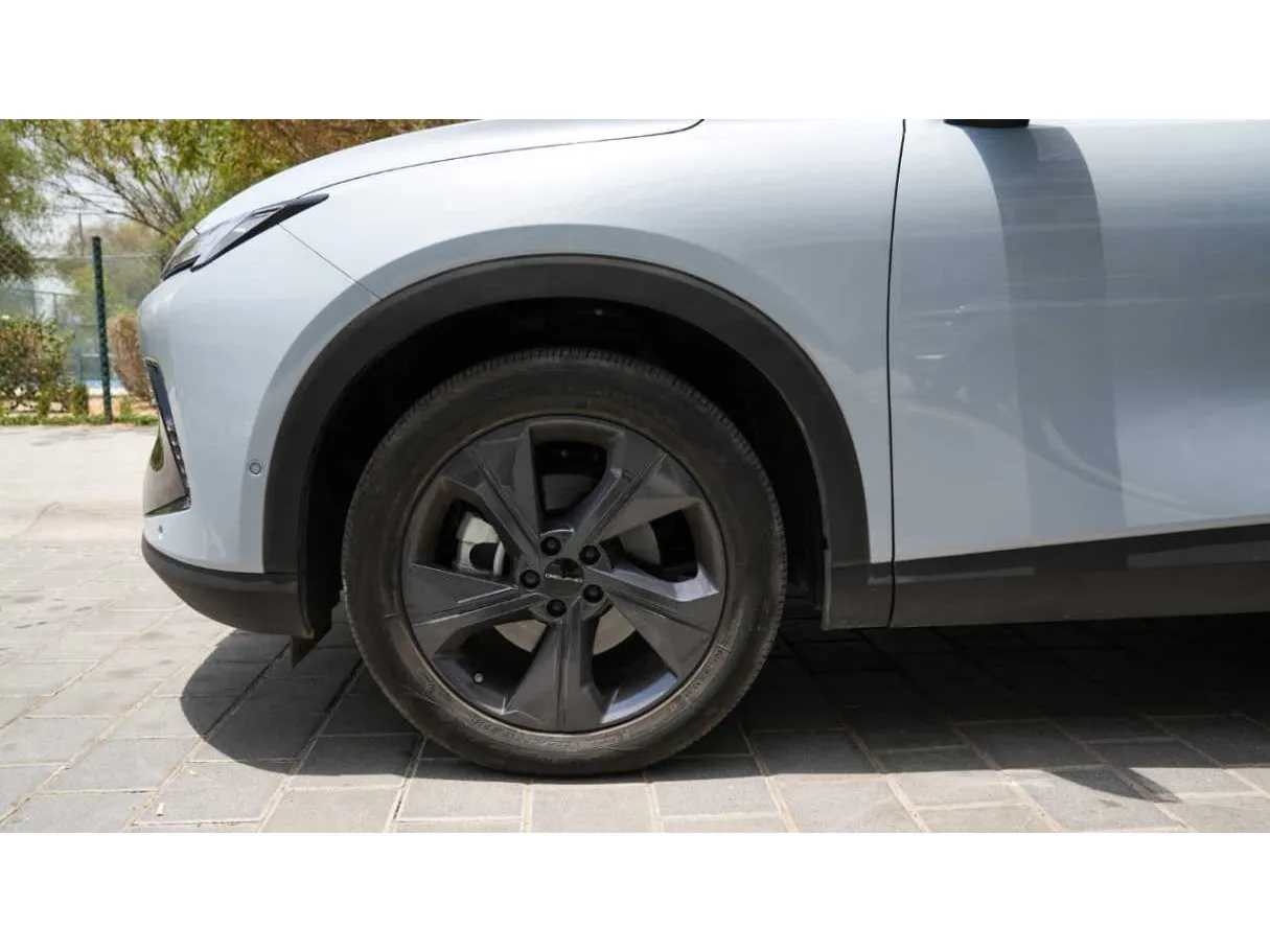 Car image 8