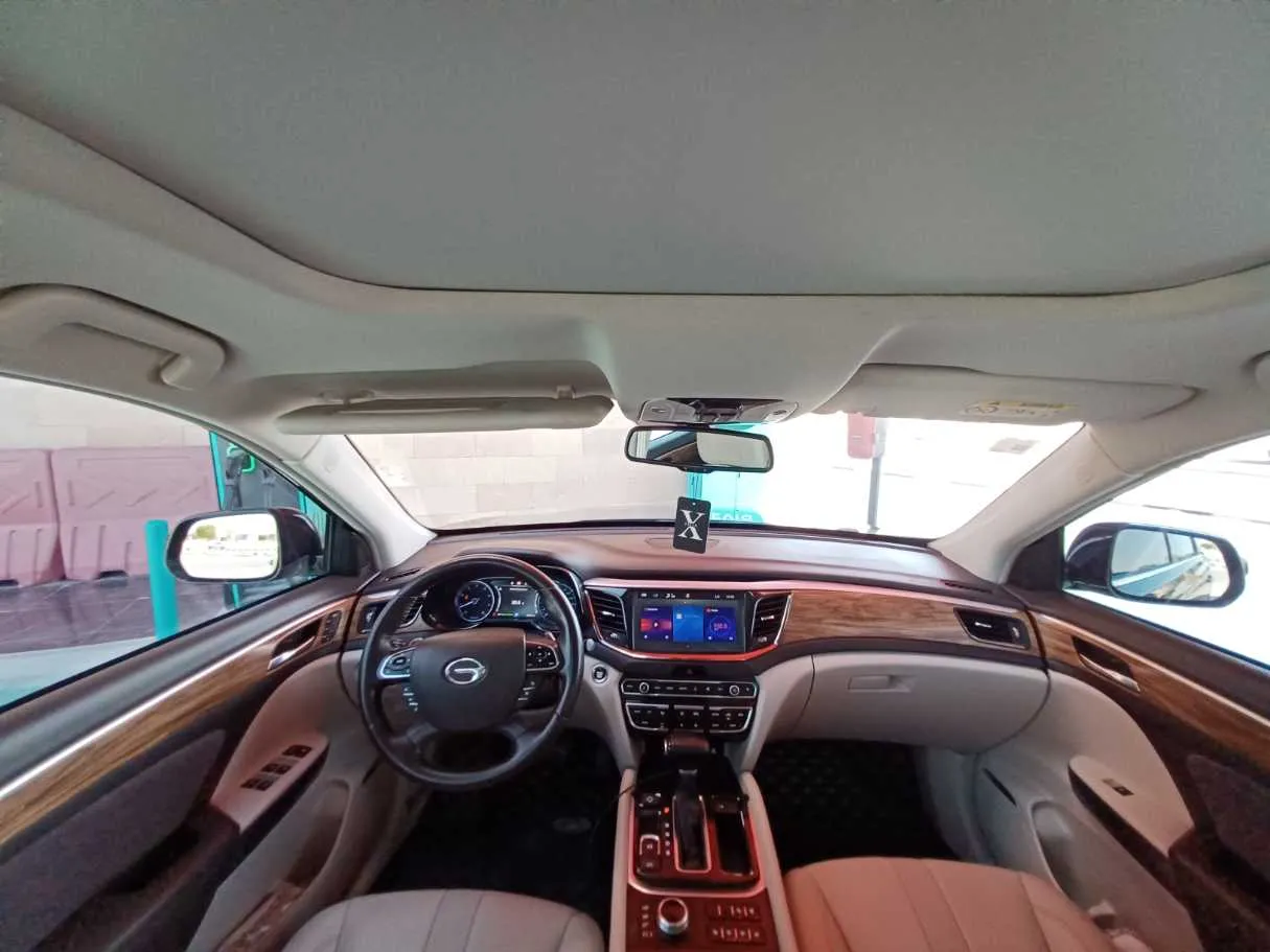 Car image 12