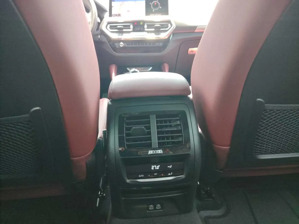 Car image 26