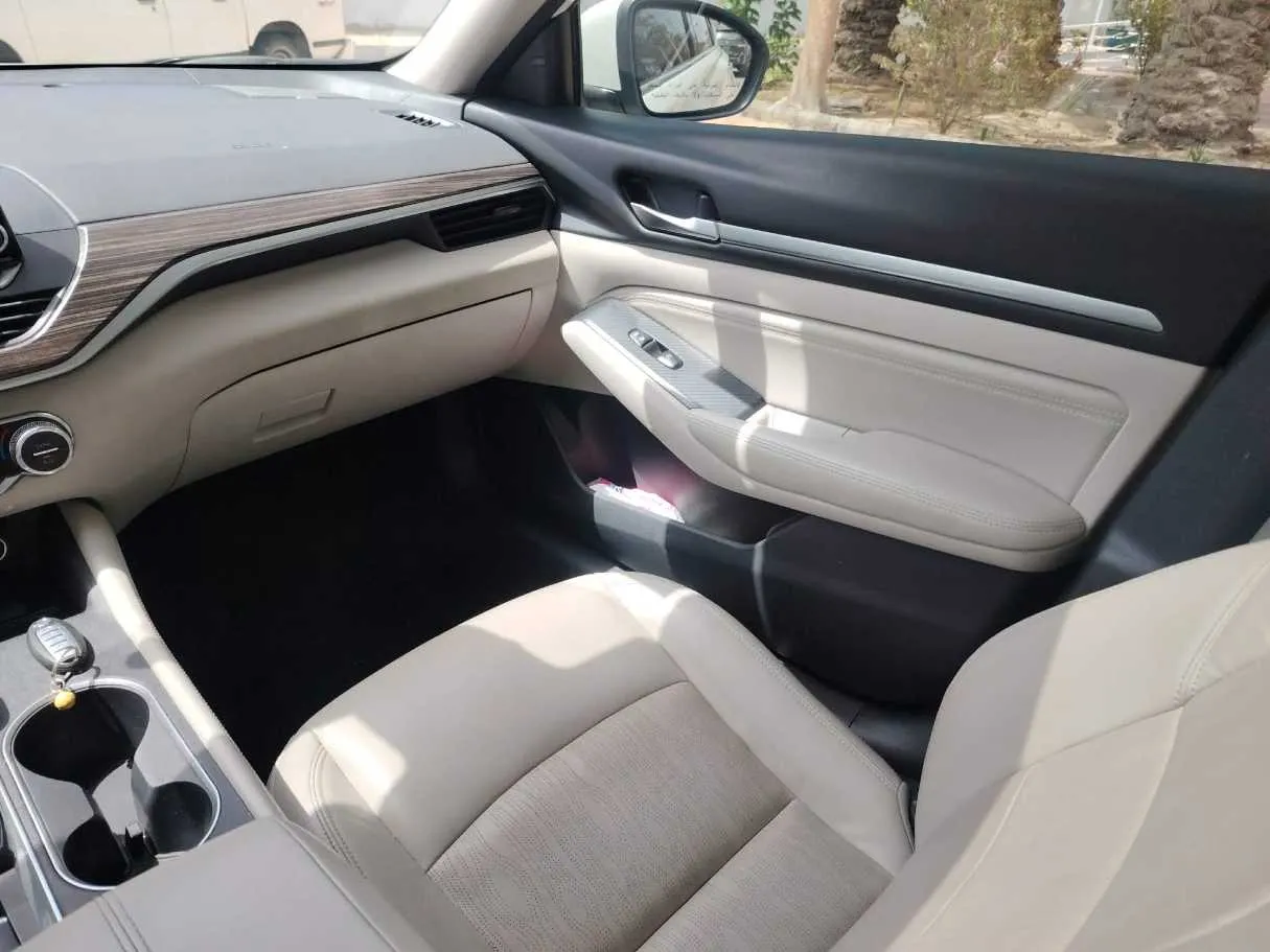 Car image 36
