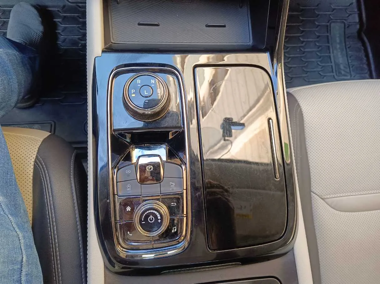 Car image 21