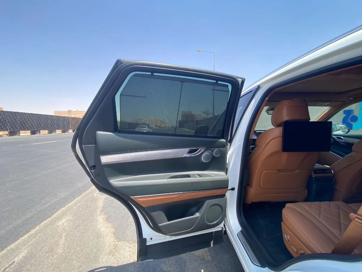 Car image 13