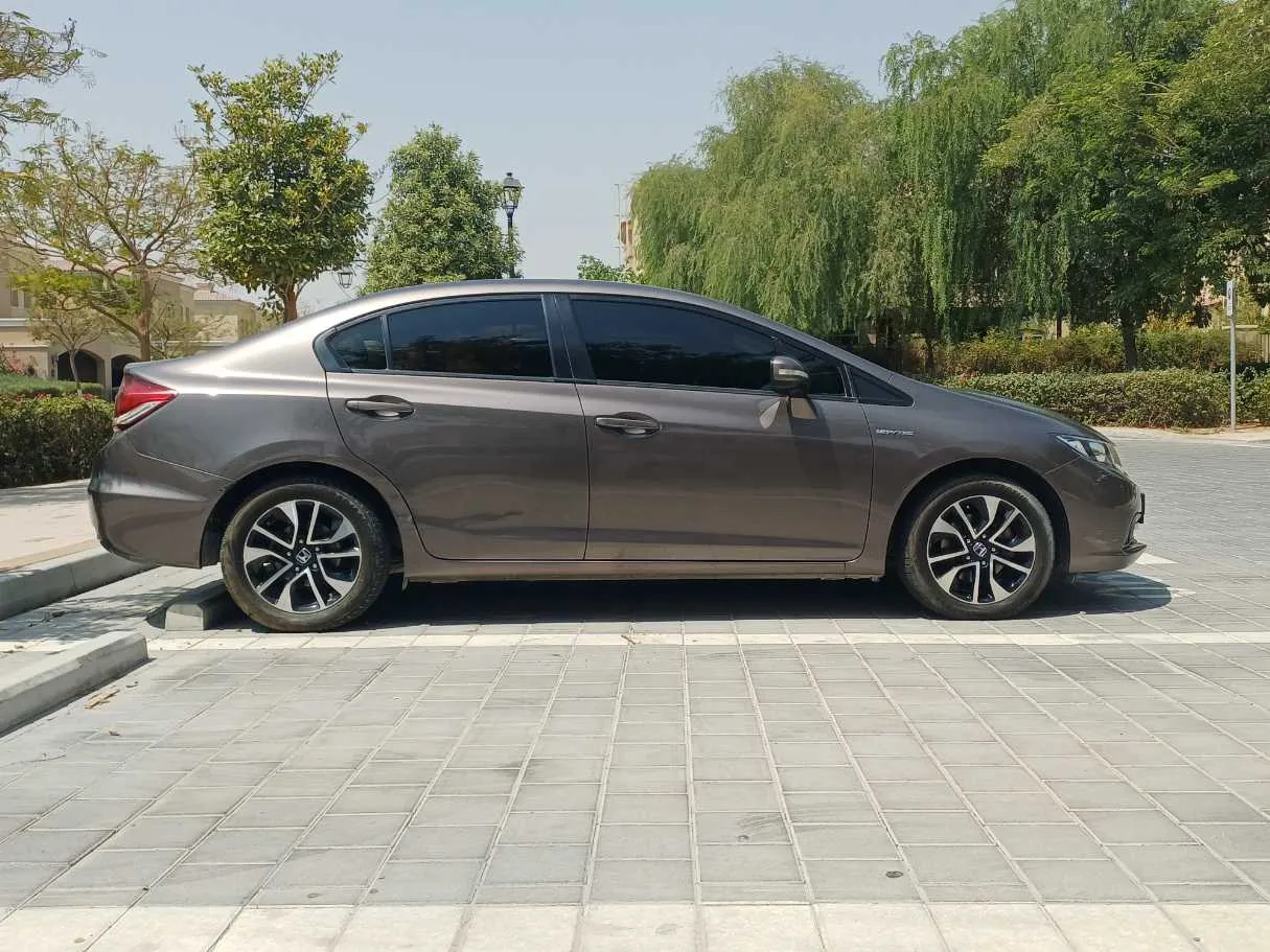 Car image 4