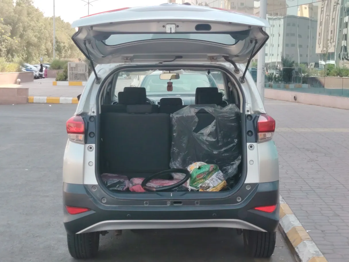 Car image 27