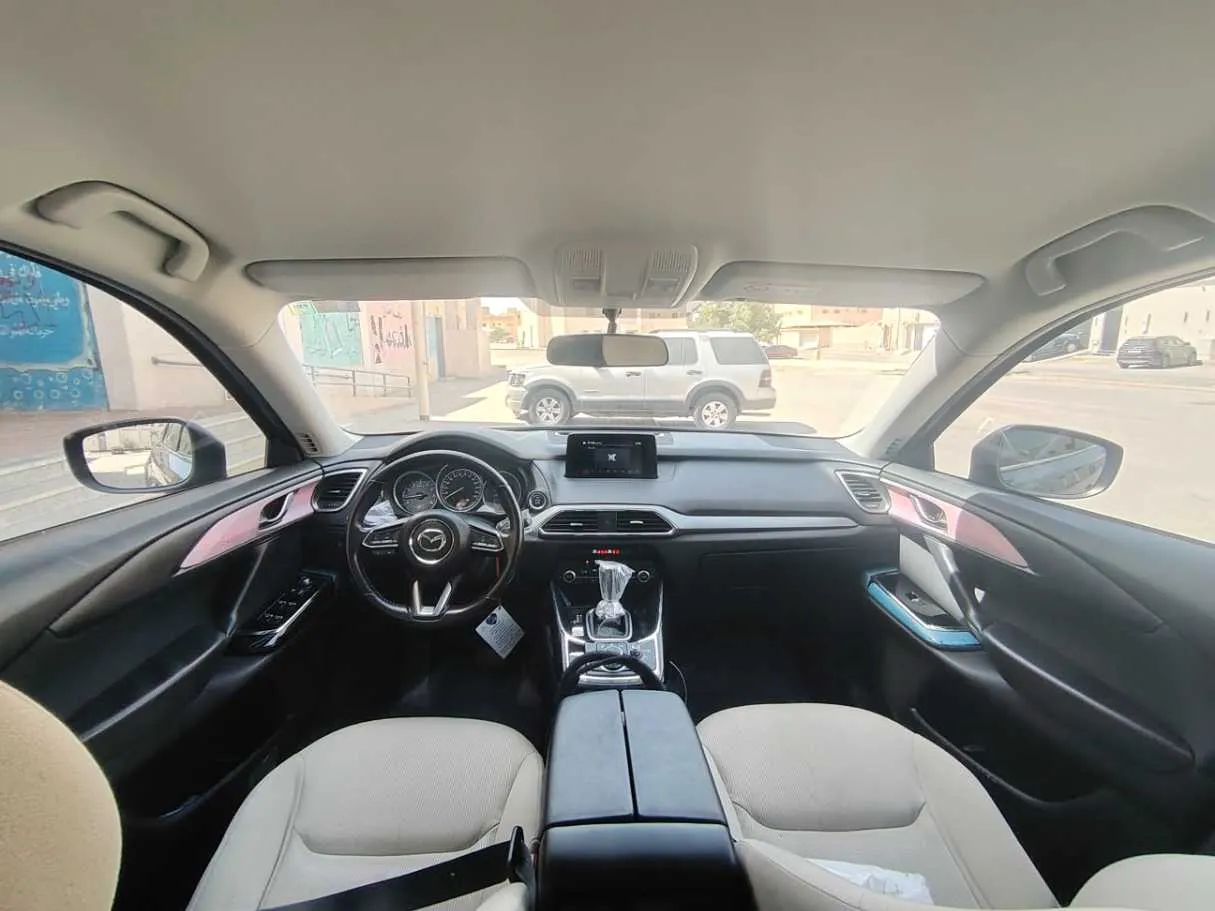 Car image 18