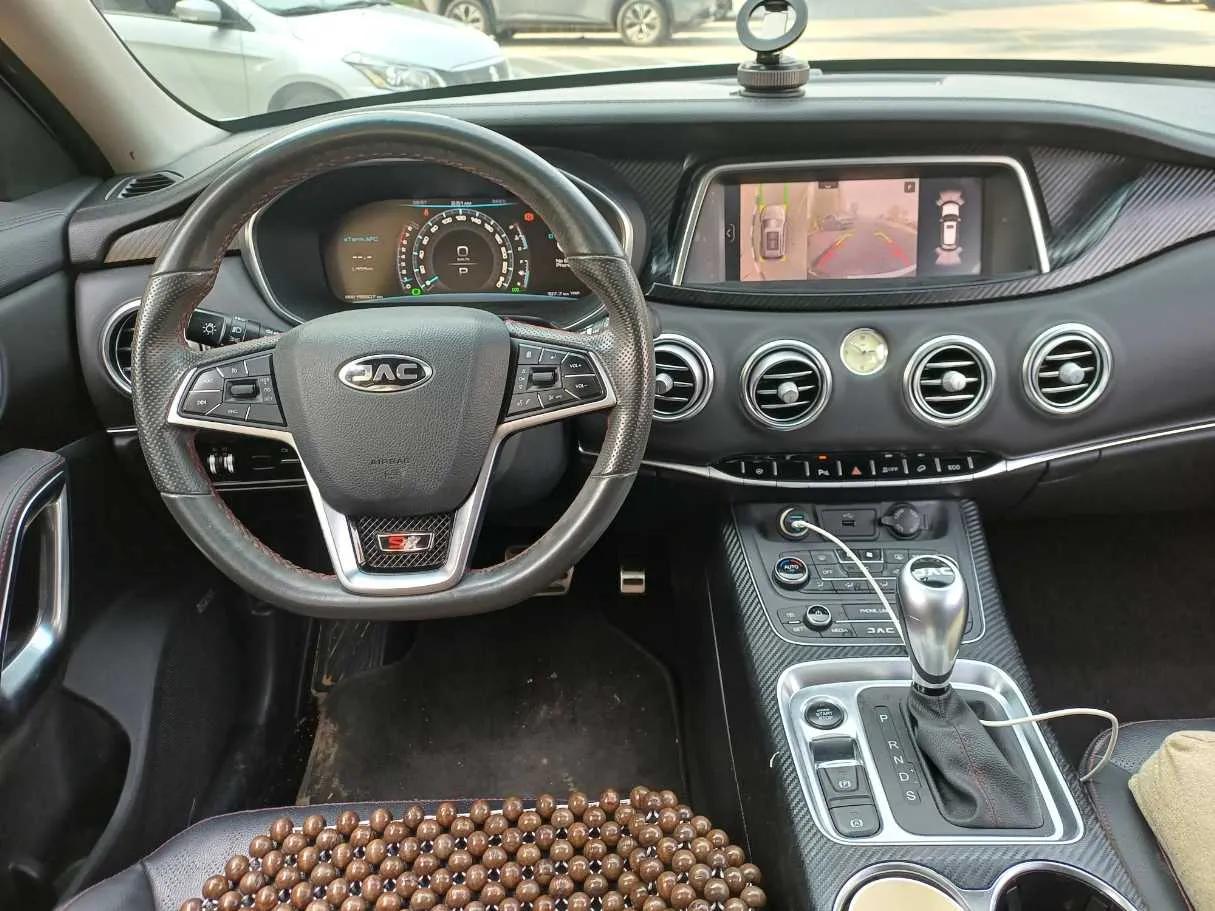 Car image 17