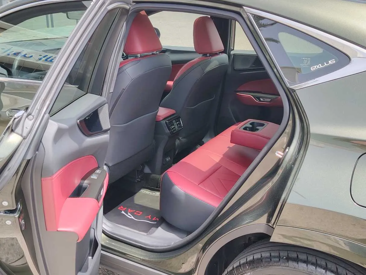 Car image 15