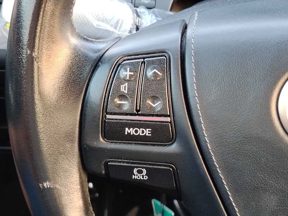 Car image 30