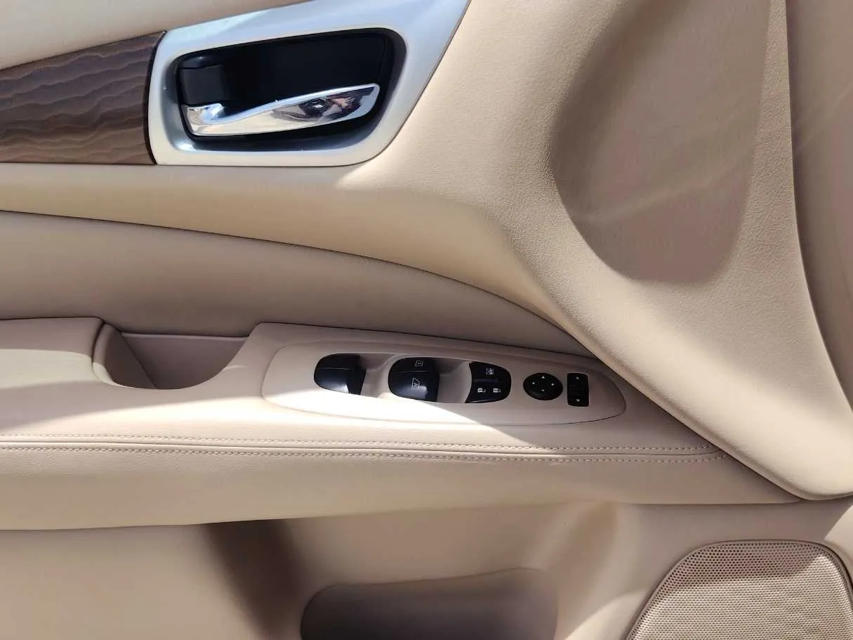 Car image 27