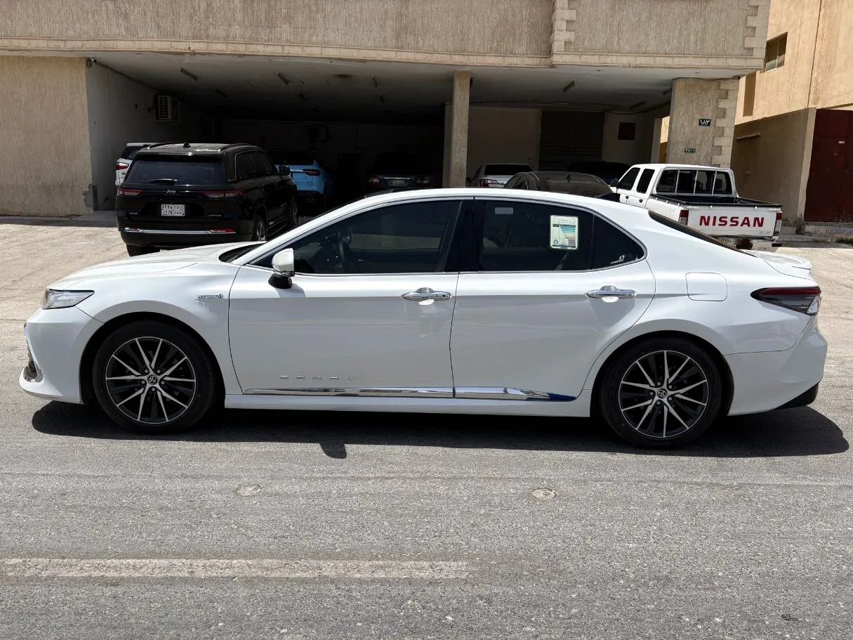 Car image 8