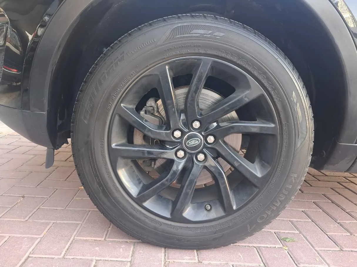 Car image 9