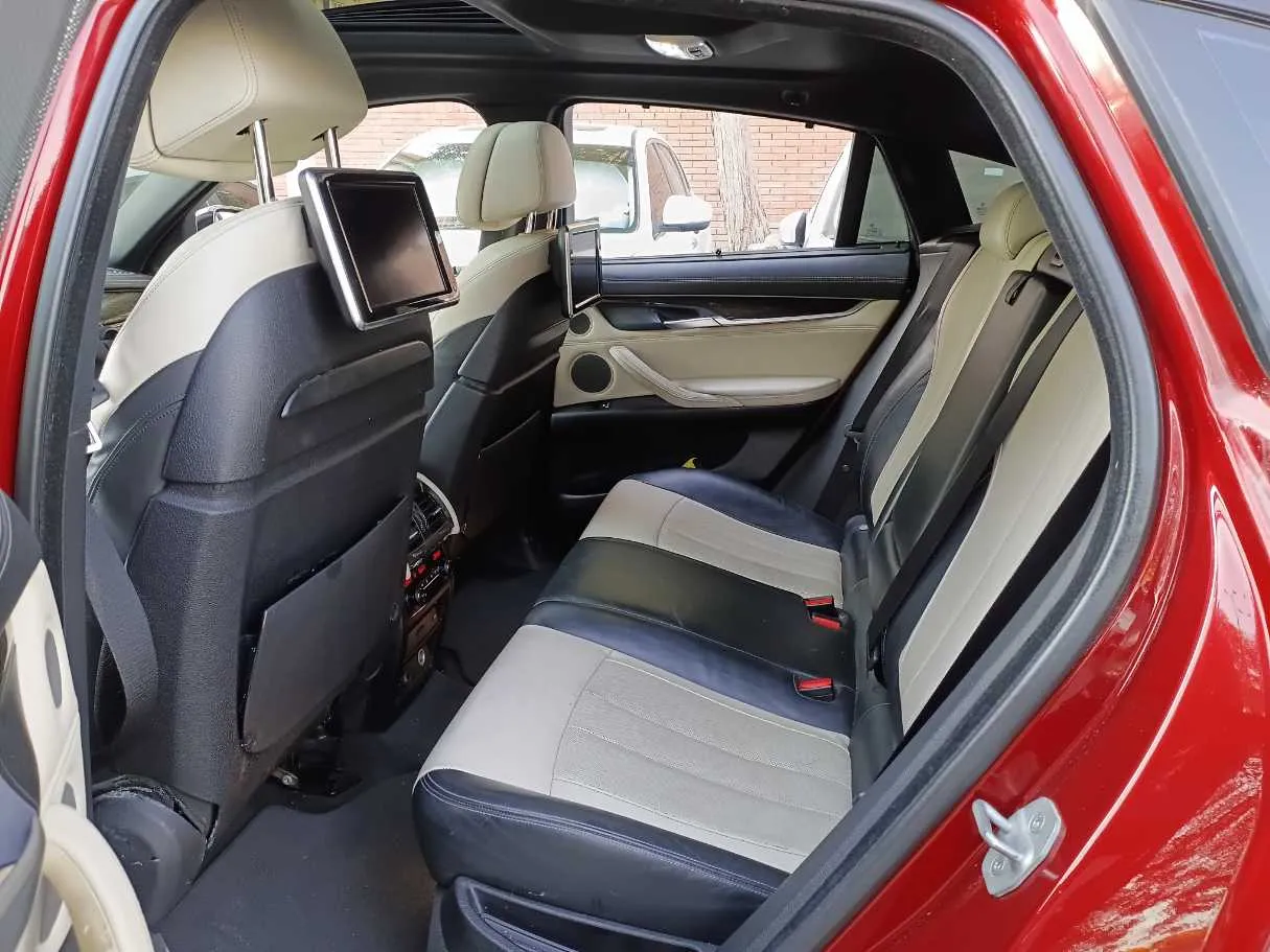 Car image 13