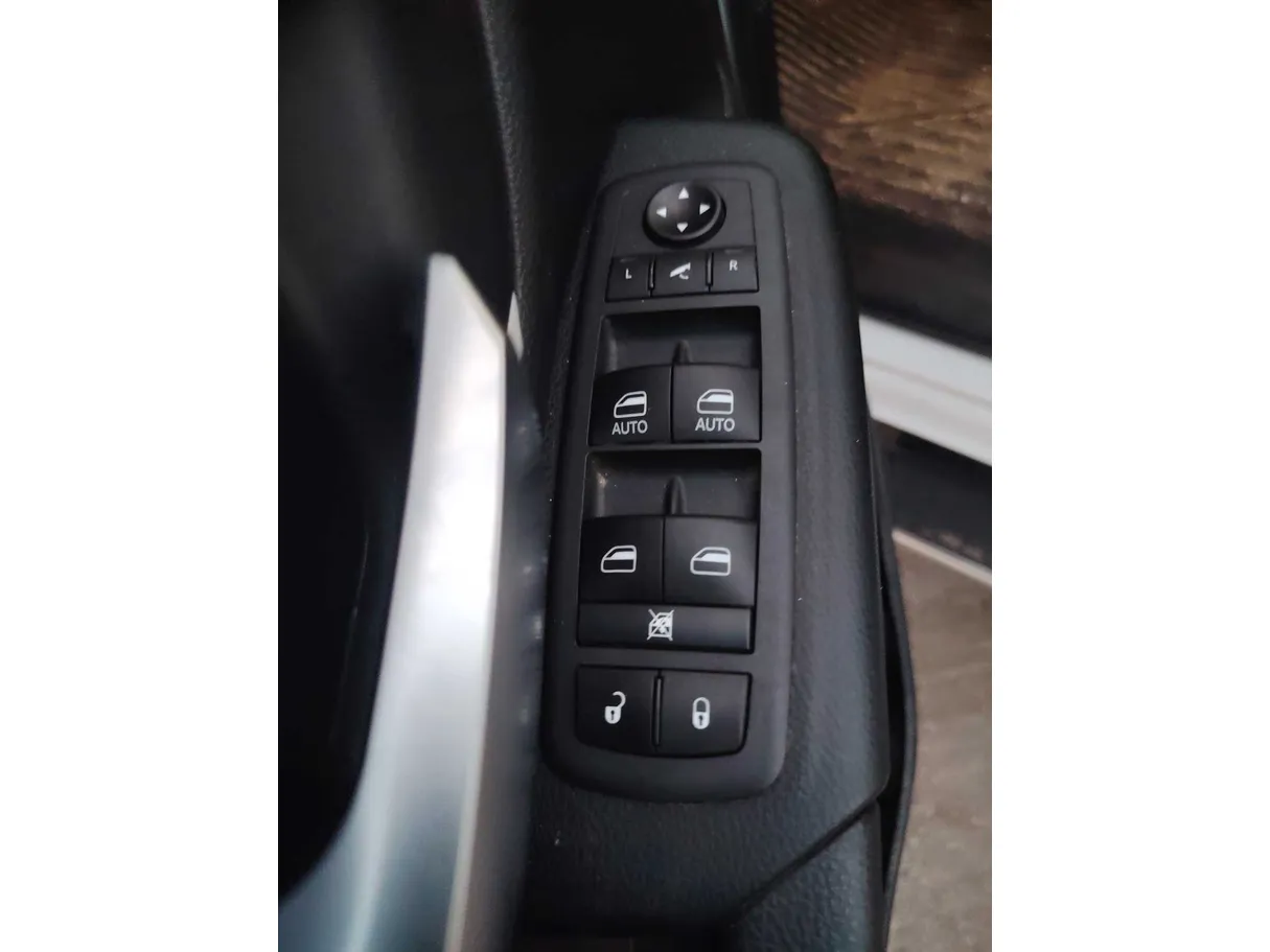 Car image 27