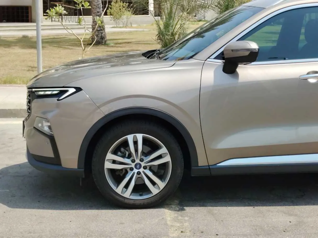 Car image 9