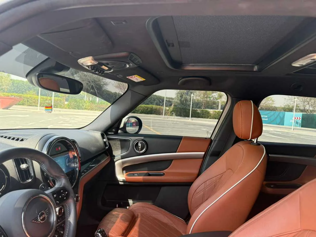 Car image 14