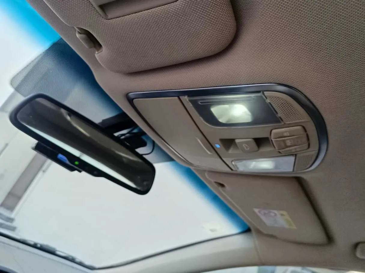 Car image 29