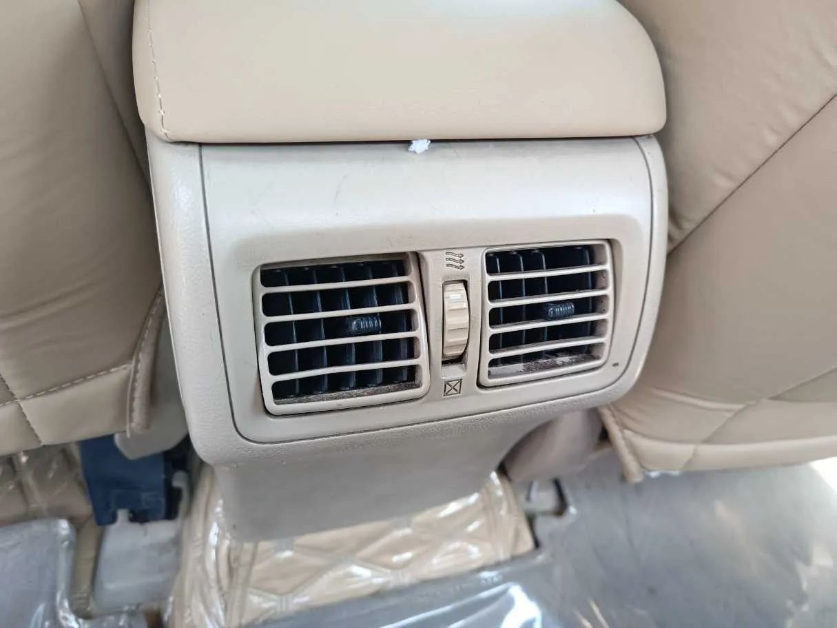 Car image 32