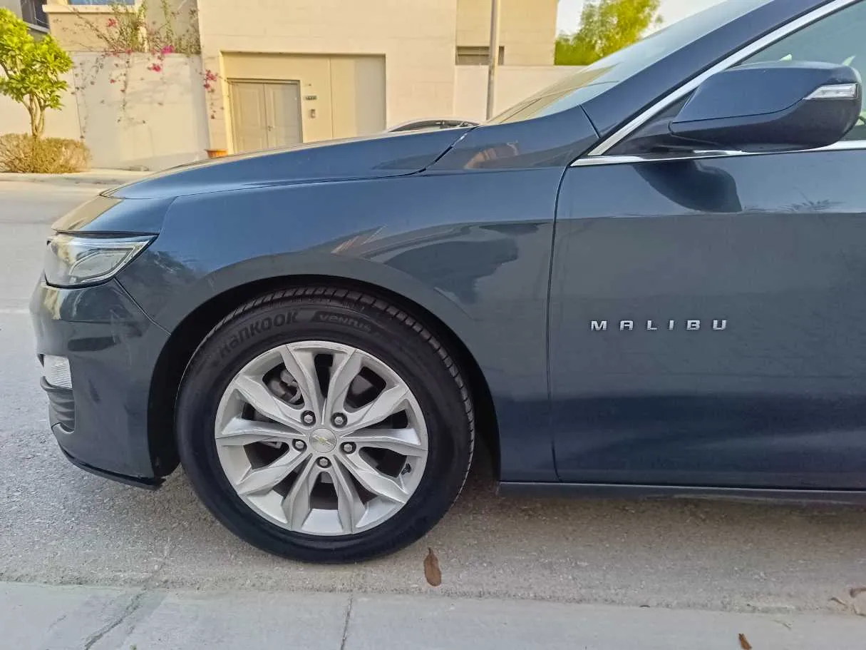Car image 9