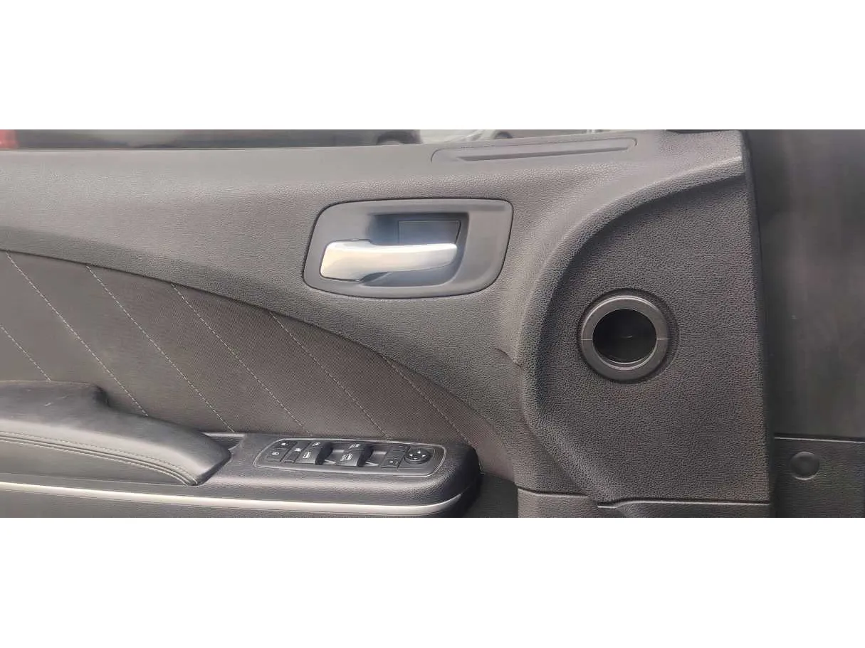 Car image 27