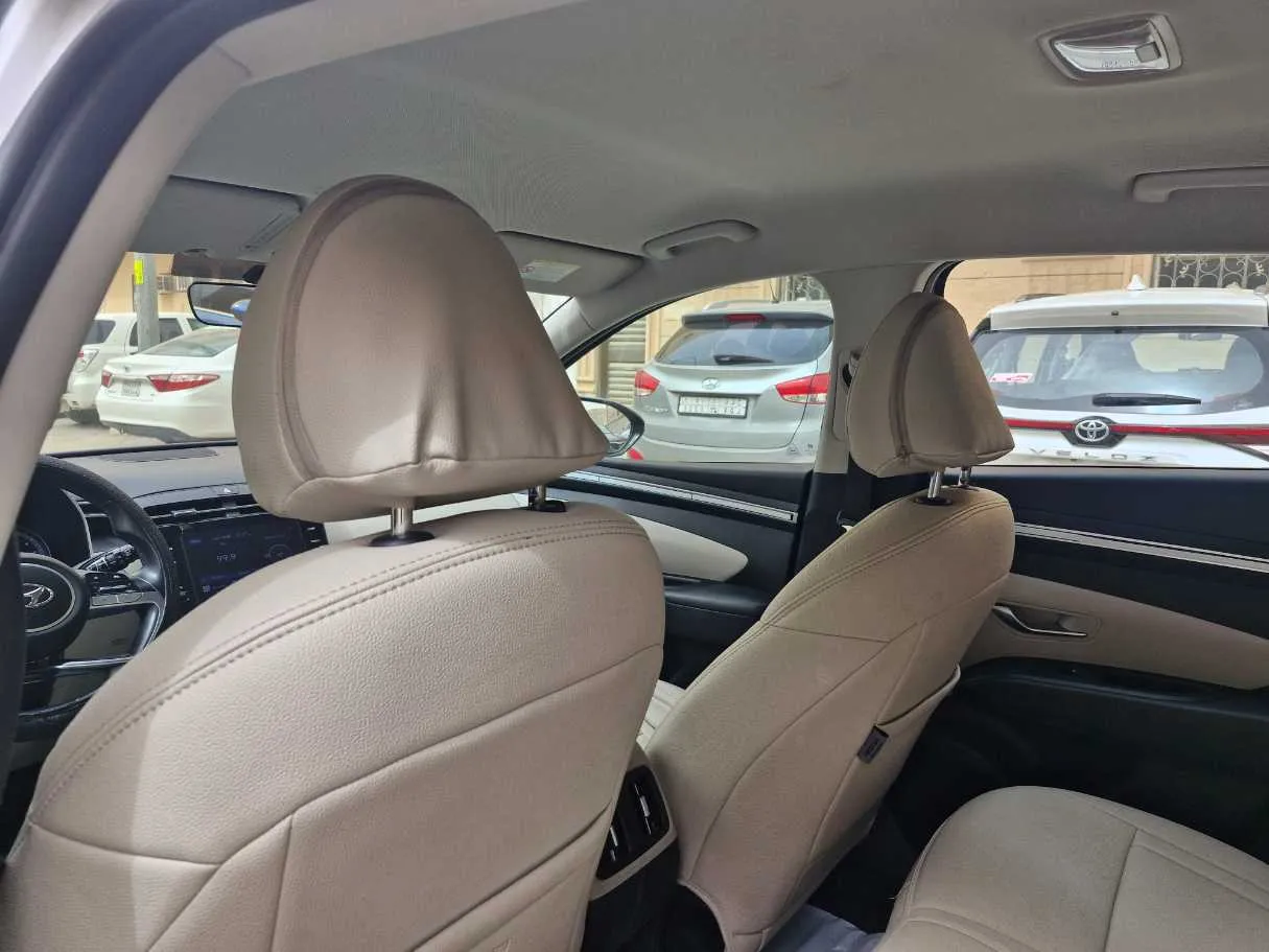 Car image 15