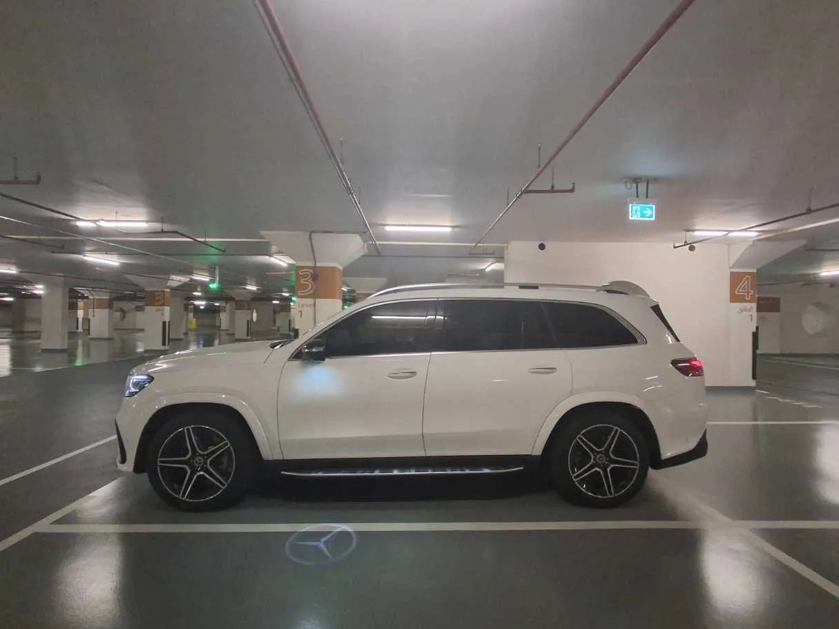 Car image 8