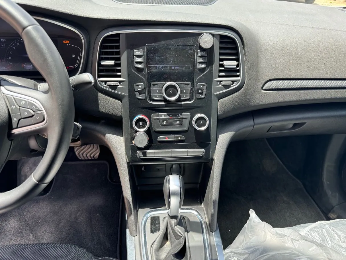 Car image 17