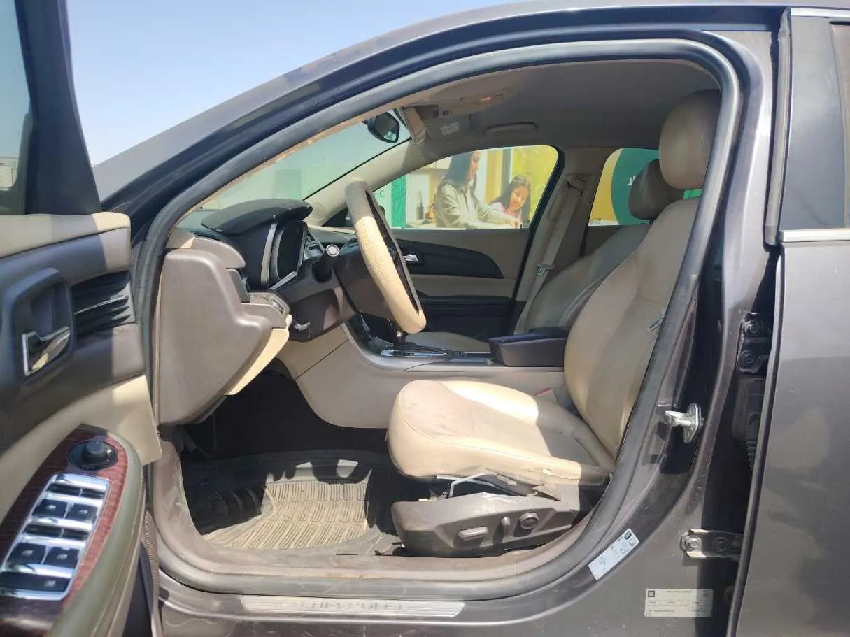 Car image 13