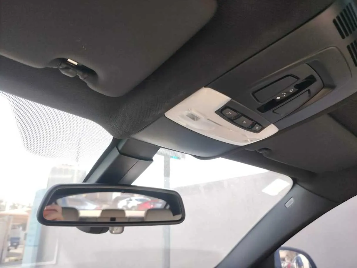 Car image 35