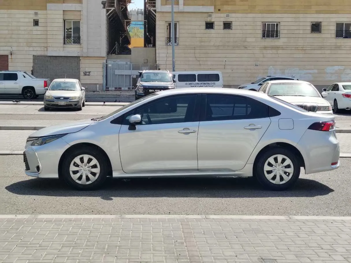 Car image 8
