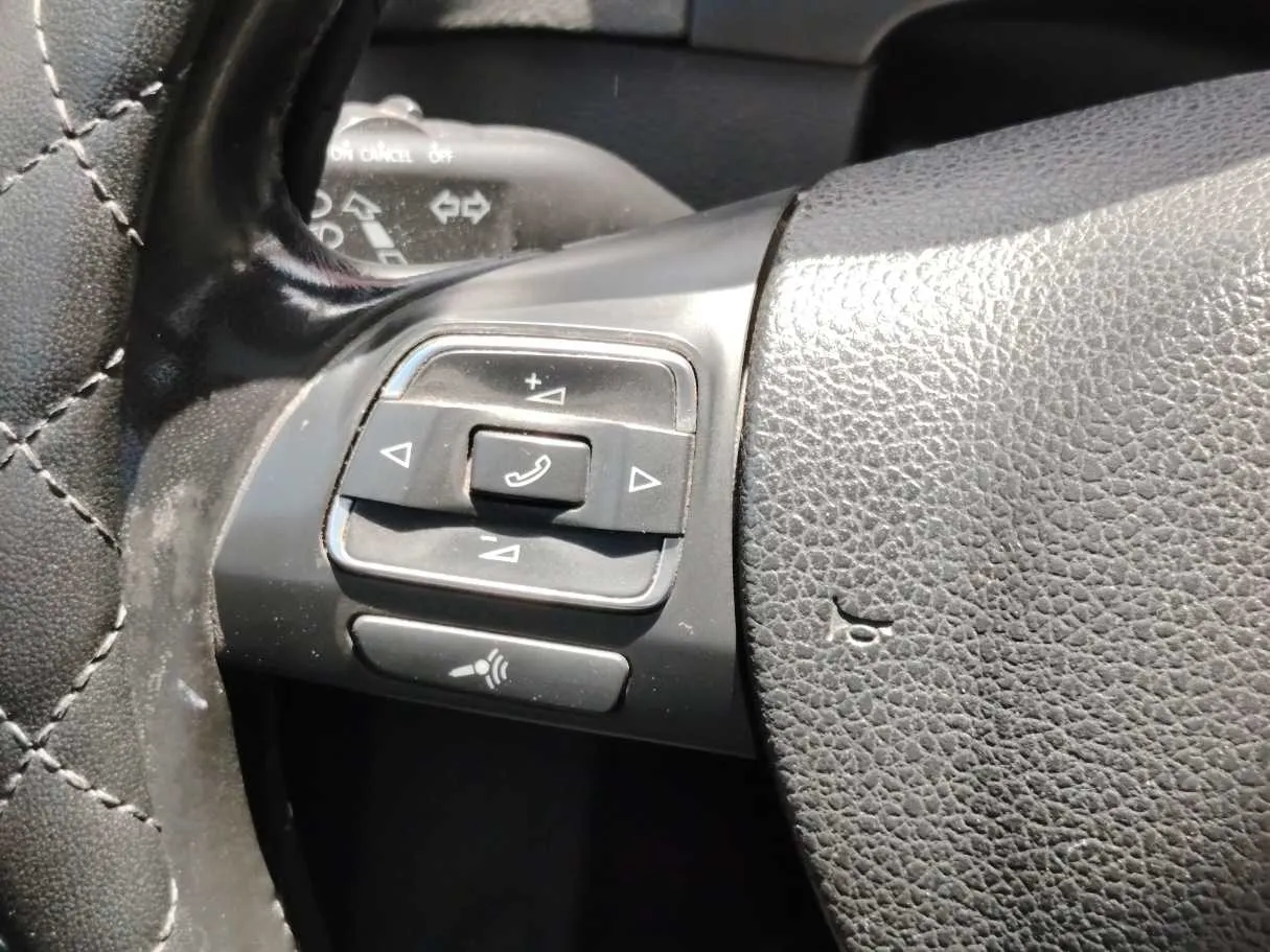 Car image 27