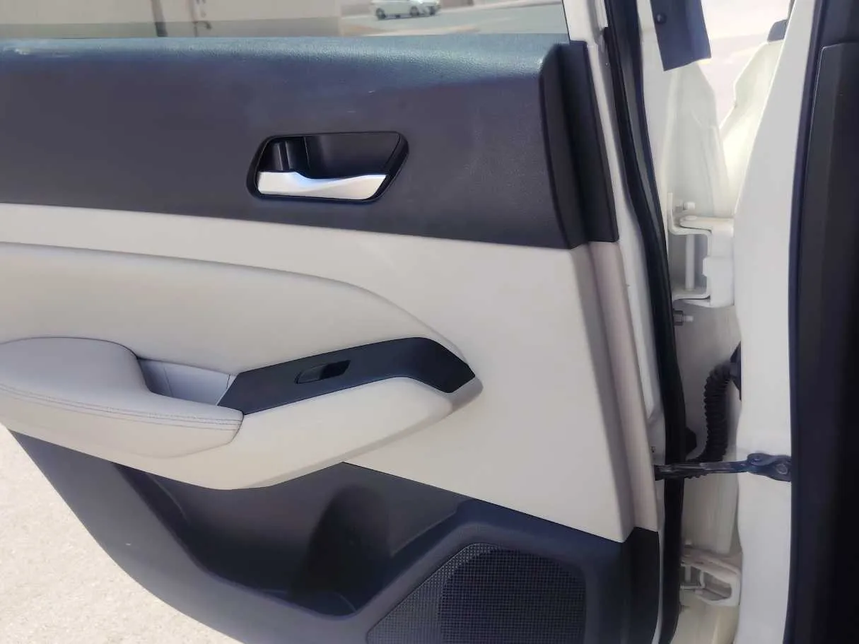 Car image 26