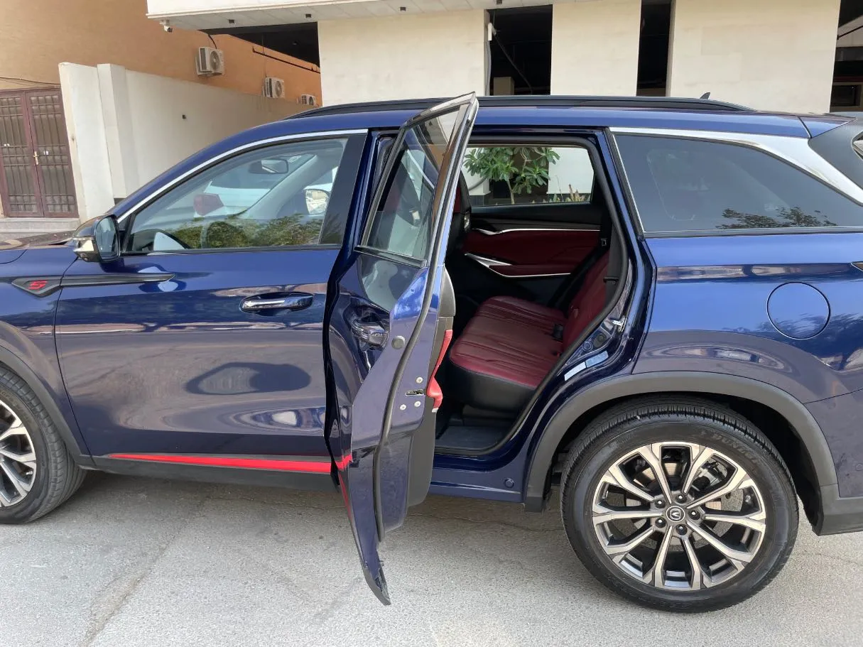 Car image 15