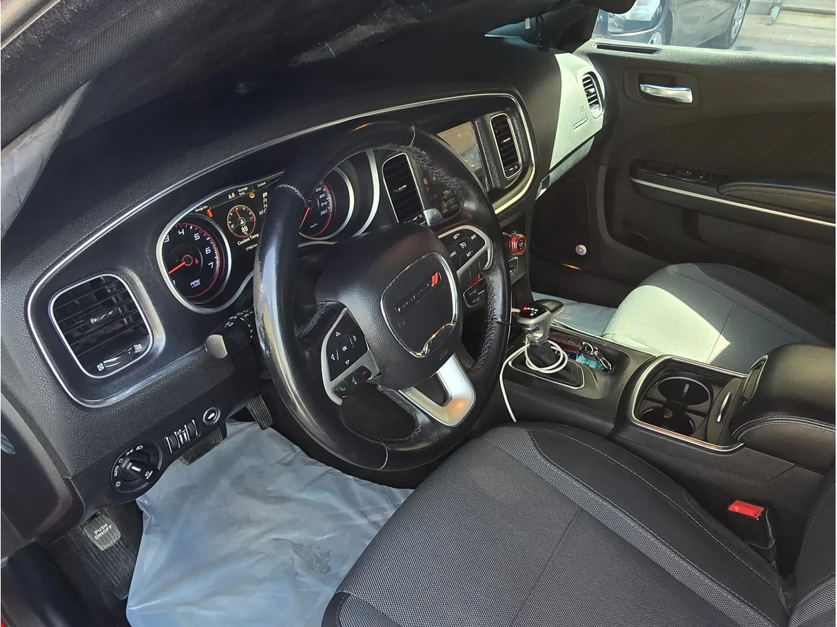 Car image 5