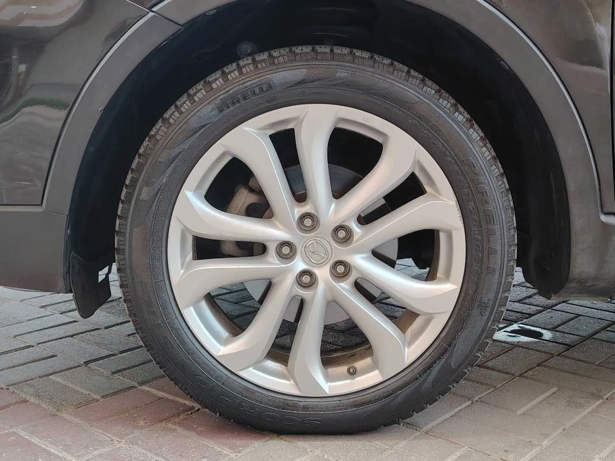 Car image 10