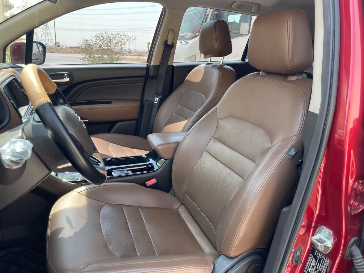 Car image 12
