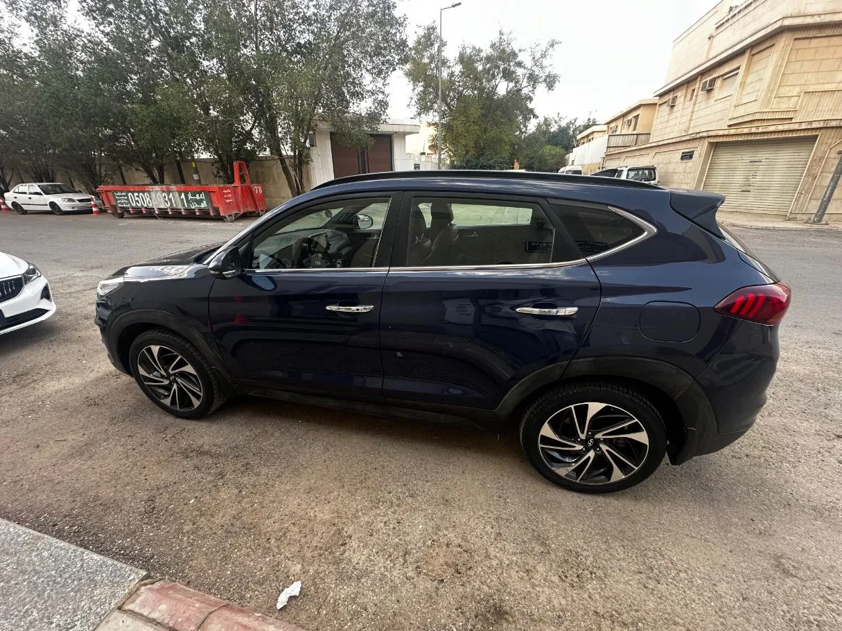 Car image 8