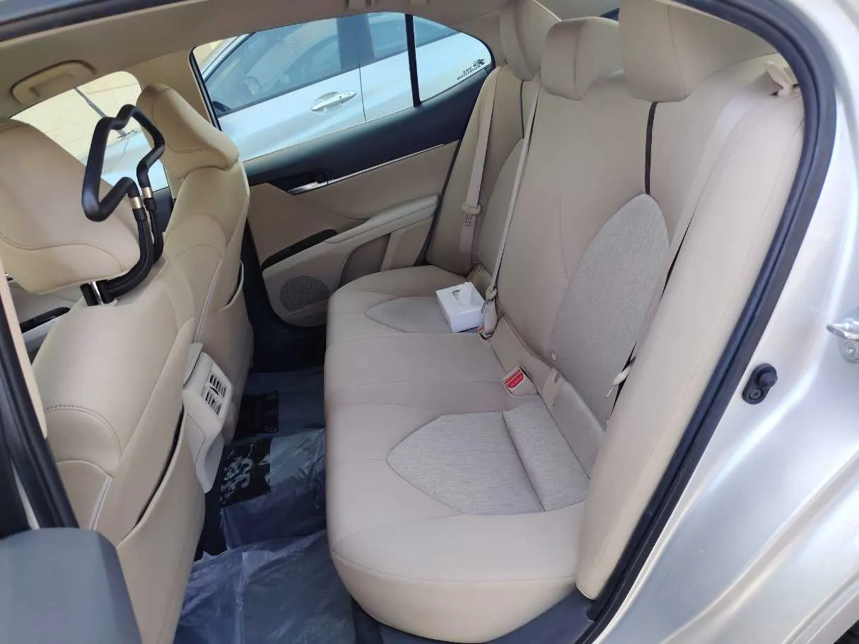 Car image 16