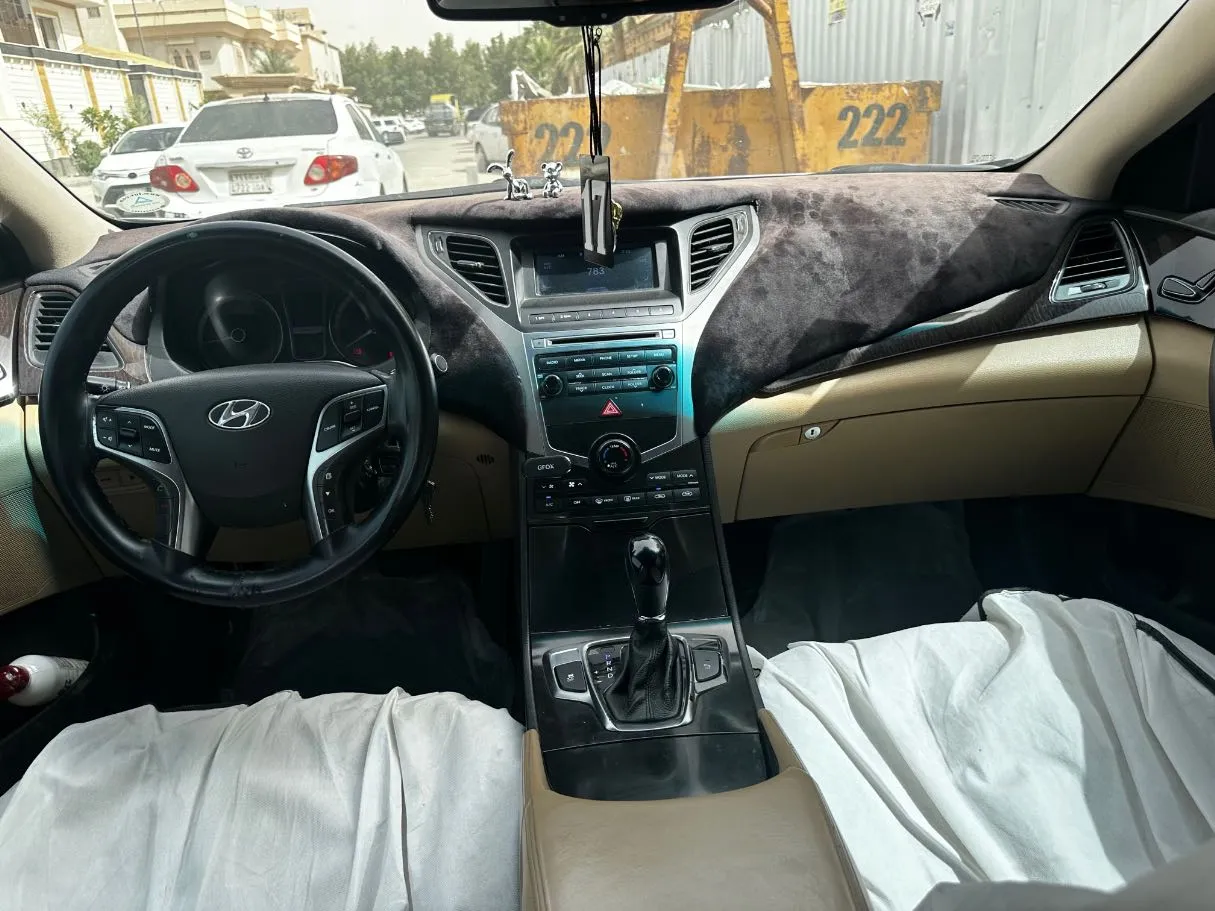 Car image 16