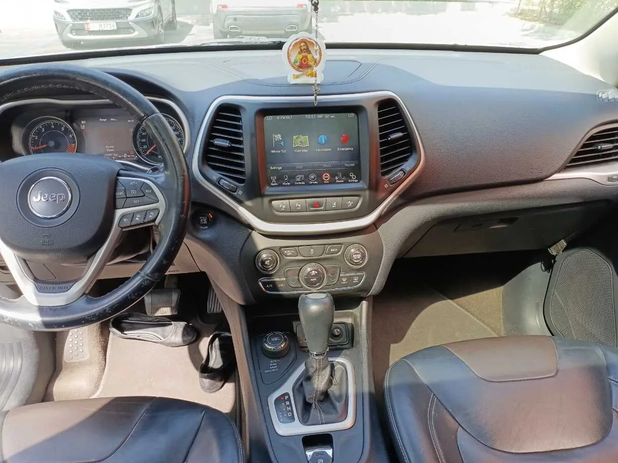 Car image 17