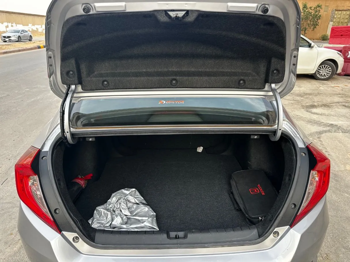 Car image 22