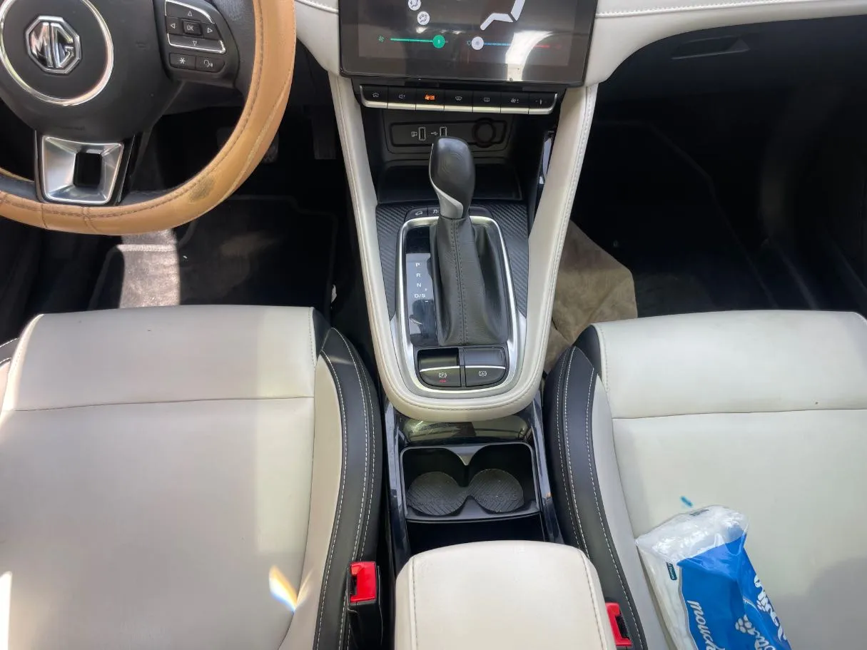 Car image 19